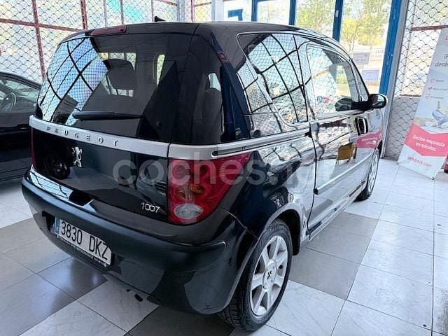 Usado Peugeot 1007 90 CV (66 kW) 2005 Negro Monovolumen