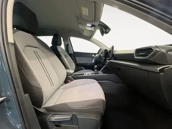 Usado Seat Leon Style 116 CV (85 kW) 2025 Azul Berlina