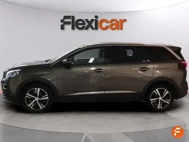 Usado Peugeot 5008 Allure 130 CV (95 kW) 2020 Verde SUV