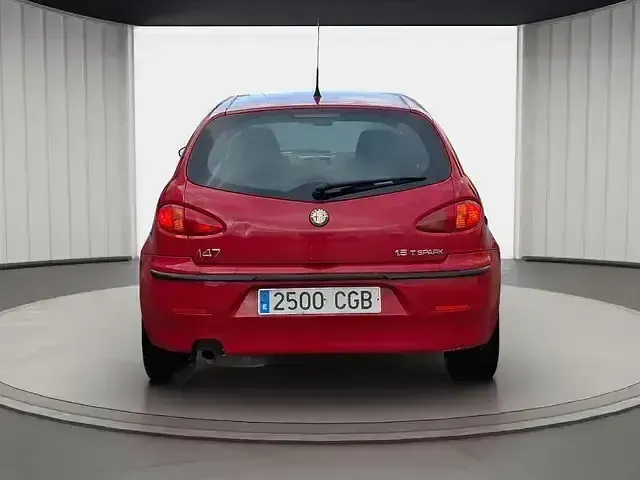 Usado Alfa Romeo 147 Distinctive 105 CV (77 kW) 2003 Blanco Utilitario