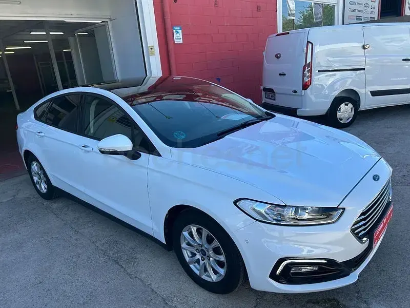 Usado Ford Mondeo Trend 150 CV (110 kW) 2021 Blanco Berlina
