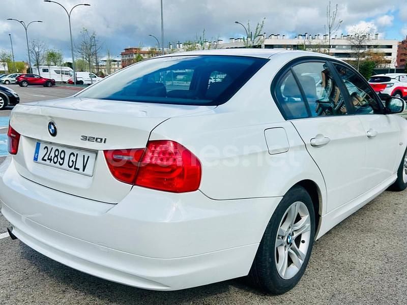 Usado BMW 320 170 CV (125 kW) 2009 Blanco Berlina