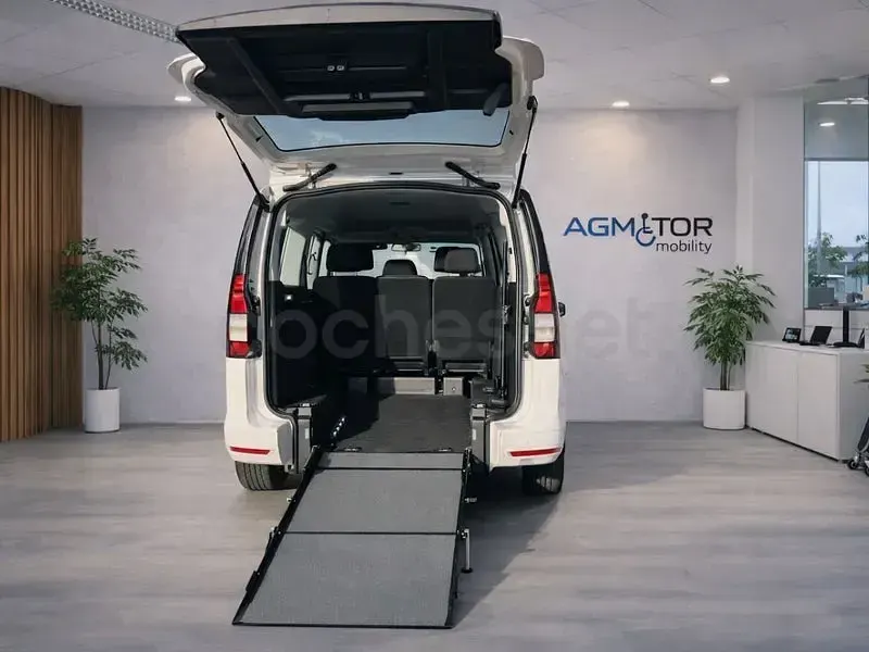 Usado VW Caddy 102 CV (75 kW) 2025 Gris / plata Monovolumen