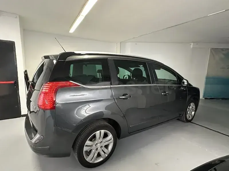Używany Peugeot 5008 Style 120 KM (88 kW) 2017 Szary Minivan