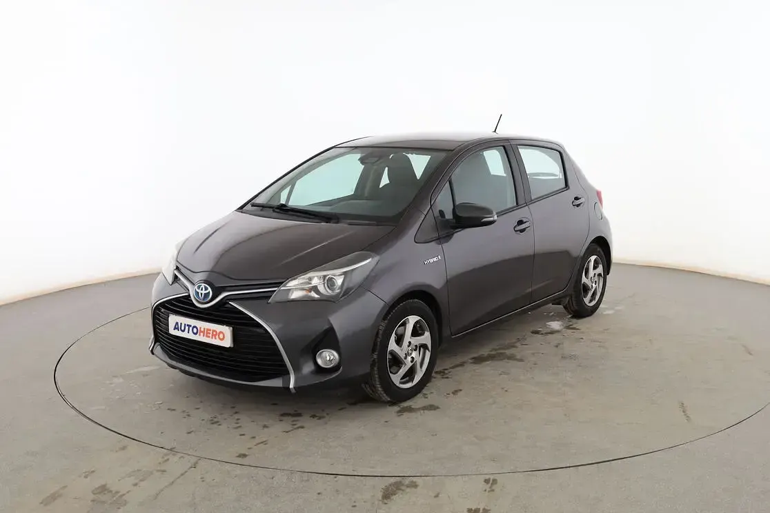 Usado Toyota Yaris Hybrid Active 101 CV (74 kW) 2017 Berlina
