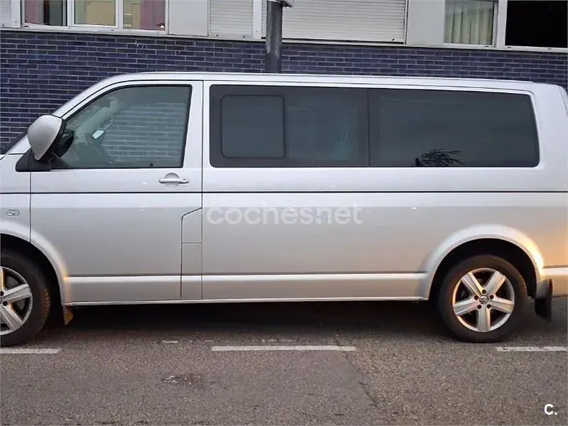 Usado VW Caravelle Comfortline 180 CV (132 kW) 2014 Gris / plata Van