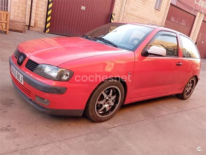Rojo Usado 2001 Seat Ibiza Berlina | 1000 € (Buen precio) - Imagen 1/4