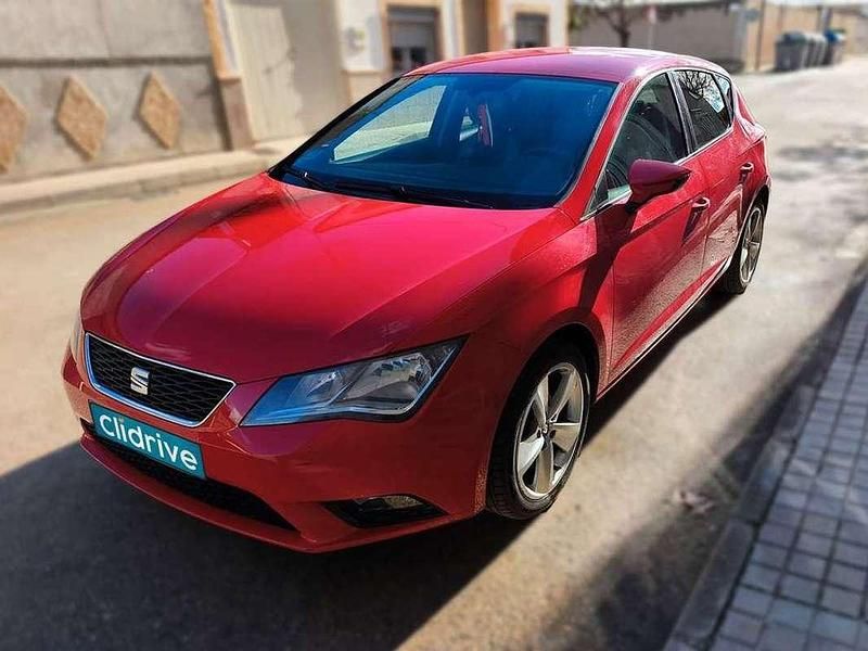 Usado Seat Leon Reference 105 CV (77 kW) 2013 Rojo Utilitario