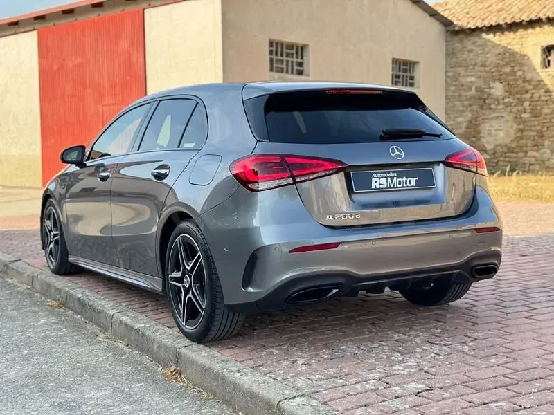 Usado Mercedes A200 150 CV (110 kW) 2021 Gris / plata Berlina