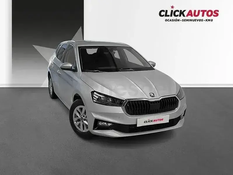 Usado Skoda Fabia Selection 95 CV (69 kW) 2025 Gris / plata Utilitario