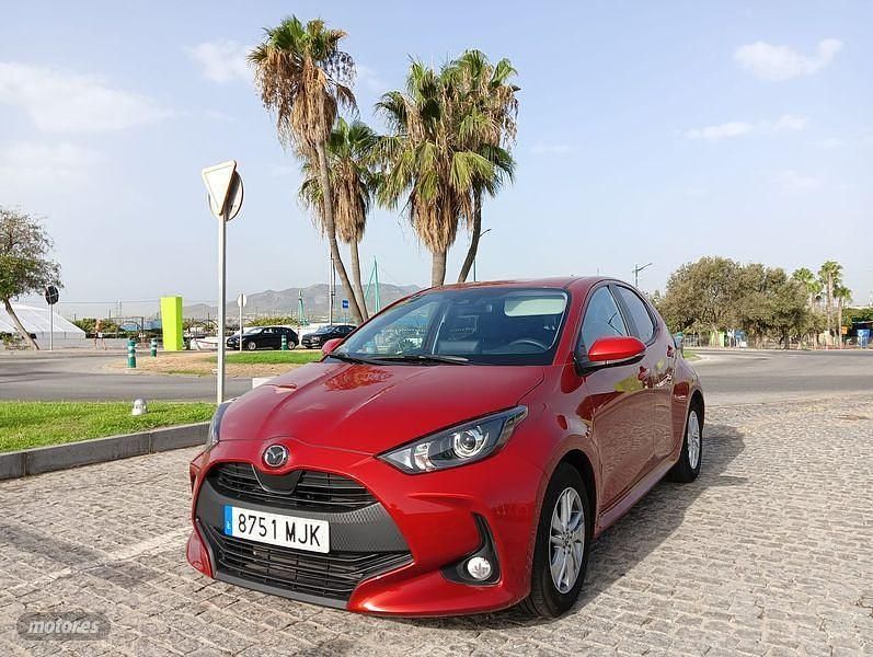 Granate Usado 2023 Mazda 2 Berlina | 19.898 € (Precio justo) - Imagen 1/4