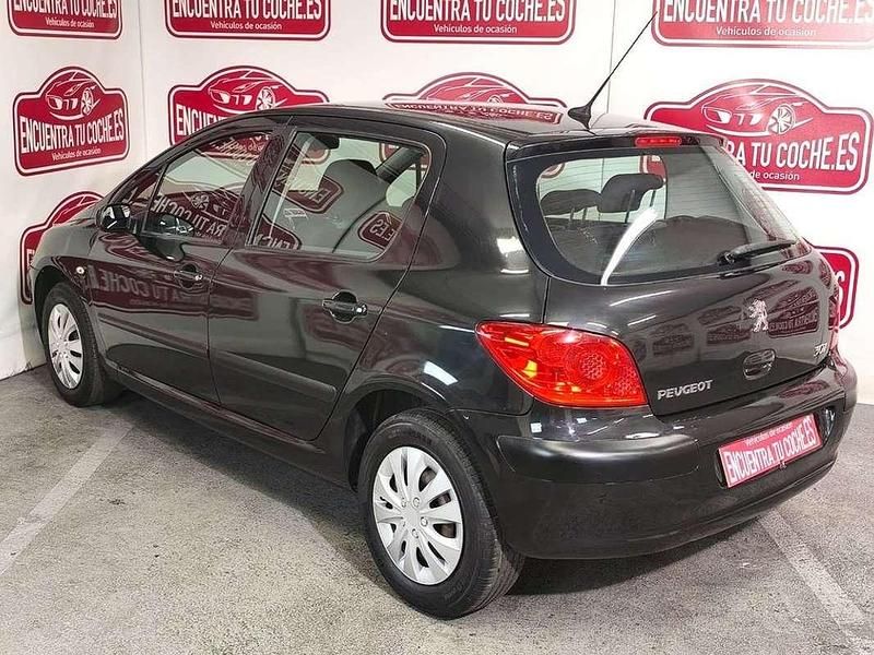 Usado Peugeot 307 110 CV (80 kW) 2005 Negro Utilitario