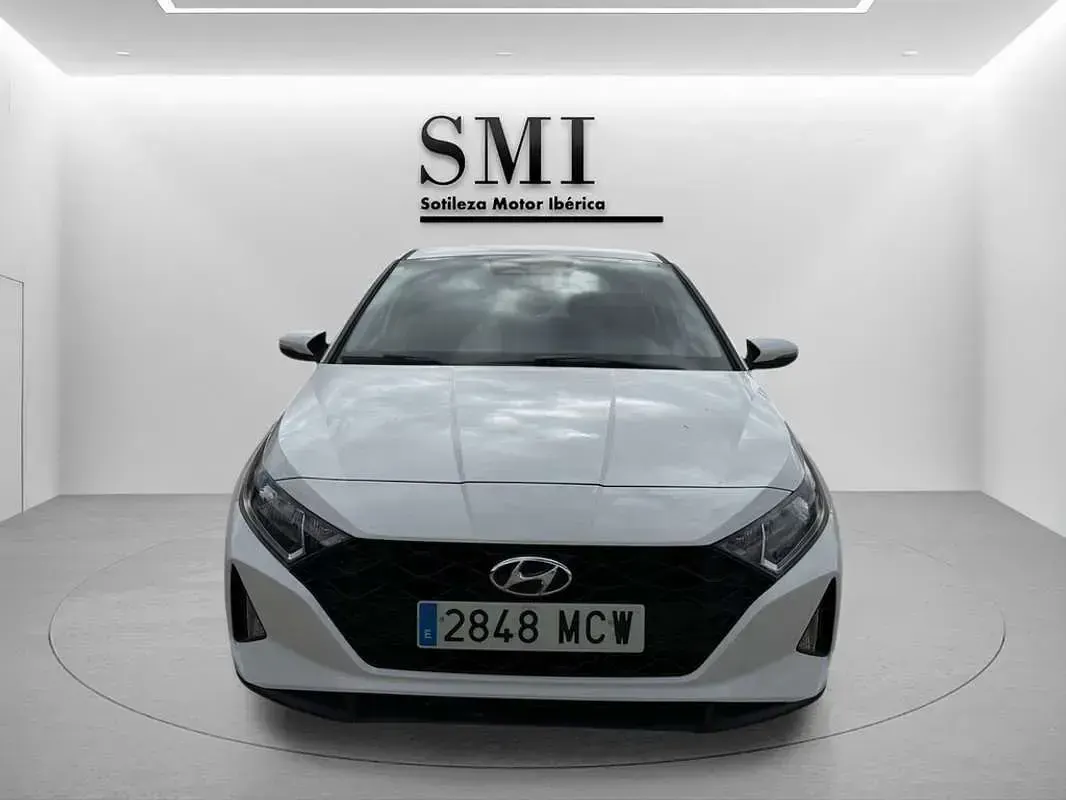 Usado Hyundai i20 101 CV (74 kW) 2022 Blanco Utilitario