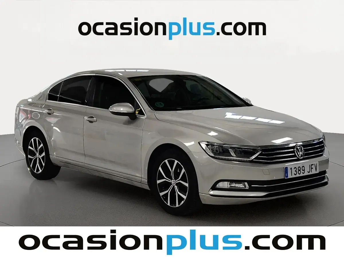 Usado VW Passat Advance 120 CV (88 kW) 2015 Gris plata Monovolumen