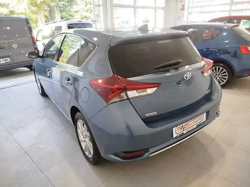 Usado Toyota Auris Active 116 CV (85 kW) 2016 Azul Berlina