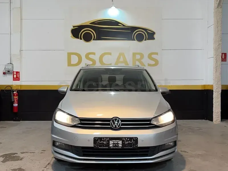 Usado VW Touran Sportline 150 CV (110 kW) 2021 Gris / plata Monovolumen