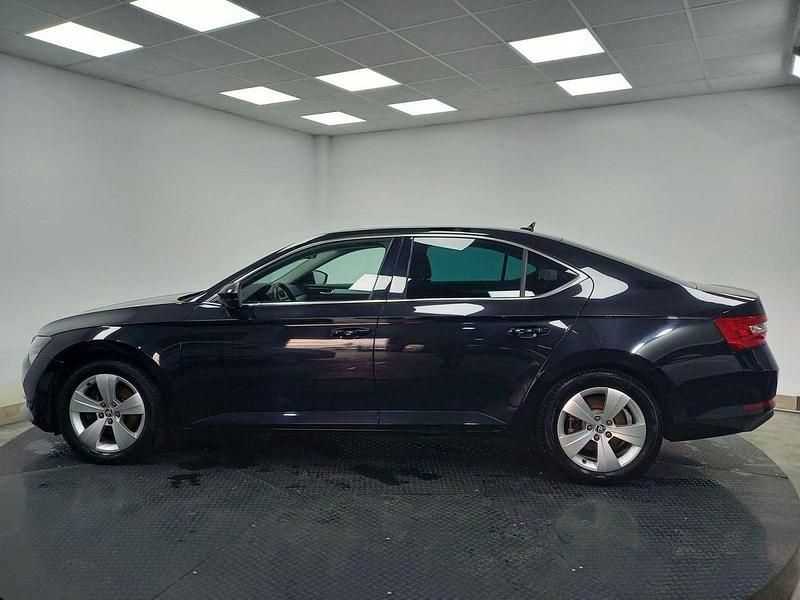 Usado Skoda Superb Ambition 220 CV (161 kW) 2021 Negro Berlina