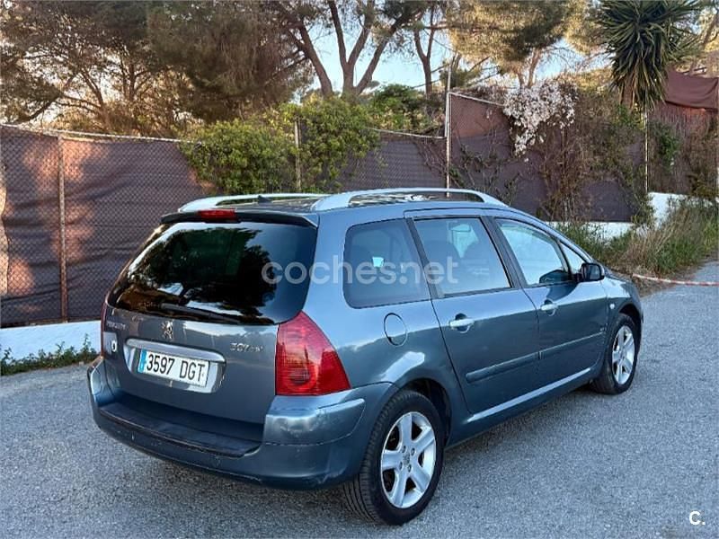 Usado Peugeot 307 110 CV (80 kW) 2005 Gris / plata Familiar