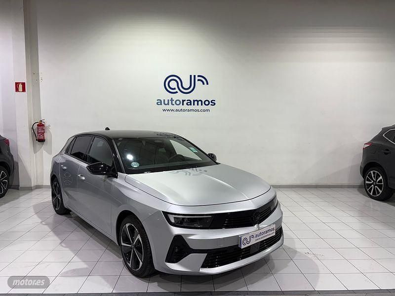 Gris Usado 2024 Opel Astra Berlina | 20.500 € (Precio justo) - Imagen 1/4