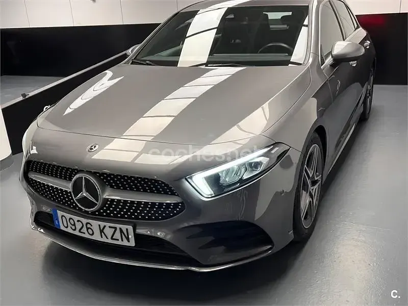 Usado Mercedes A180 109 CV (80 kW) 2019 Gris / plata Berlina