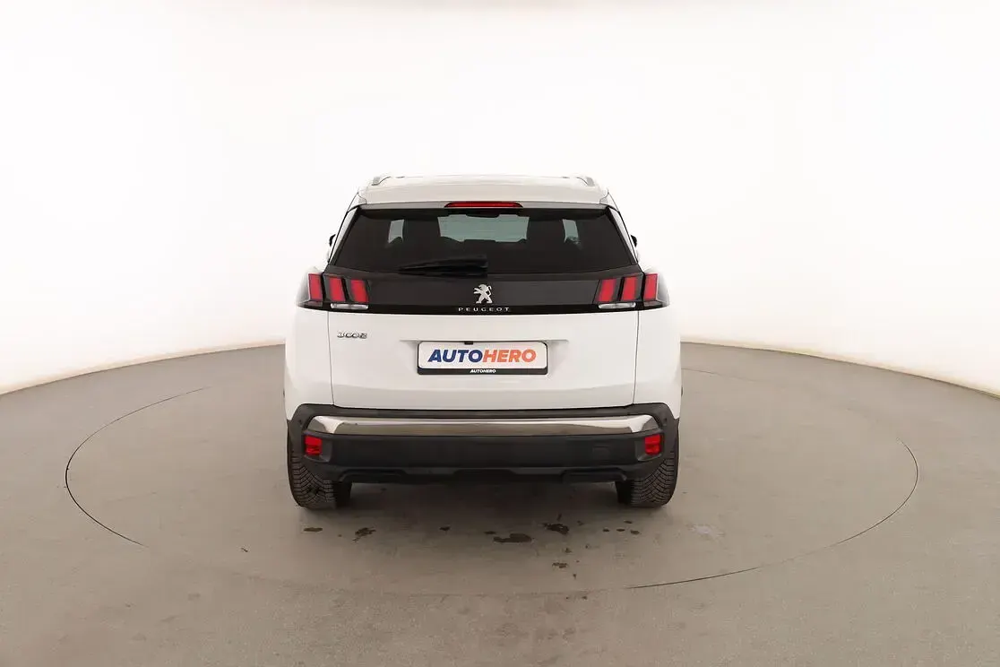 Usado Peugeot 3008 Allure 120 CV (88 kW) 2017 Blanco SUV