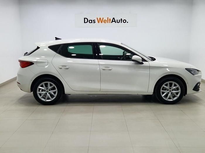 Usado Seat Leon Style 116 HP (85 kW) 2025 Branco Sedan