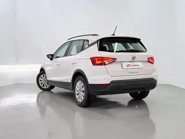 Usado Seat Arona Style 110 CV (80 kW) 2023 Blanco SUV