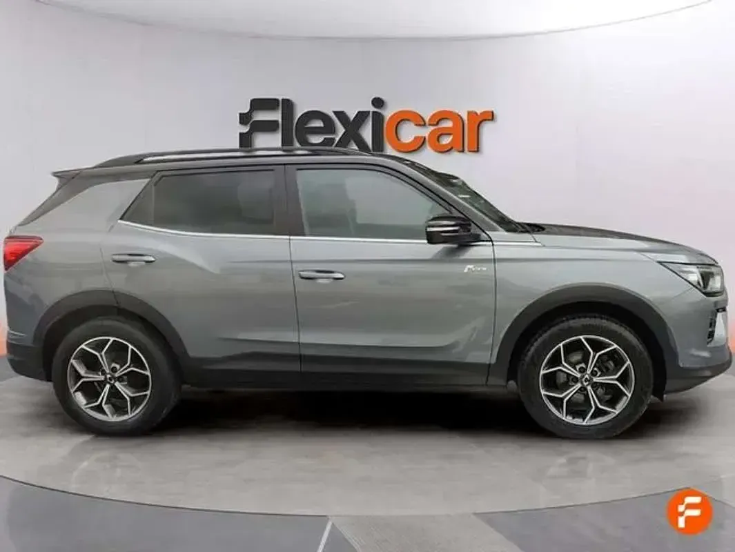 Usado SsangYong Korando 149 CV (109 kW) 2024 Gris SUV