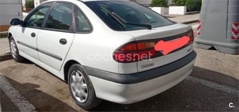 Begagnad Renault Laguna 110 HK (80 kW) 1999 Vit Sedan