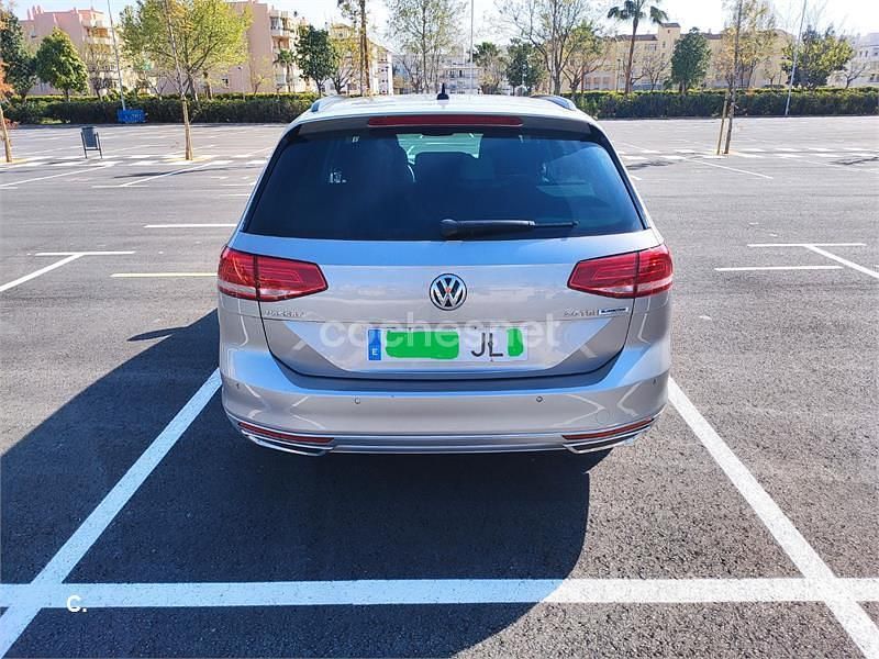 Usado VW Passat Advance 150 CV (110 kW) 2016 Gris / plata Familiar