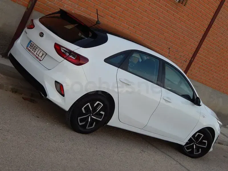 Usado Kia Ceed 120 CV (88 kW) 2021 Blanco Utilitario