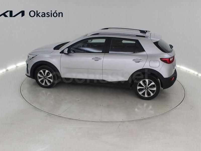 Usado Kia Stonic 84 CV (61 kW) 2022 Gris / plata SUV