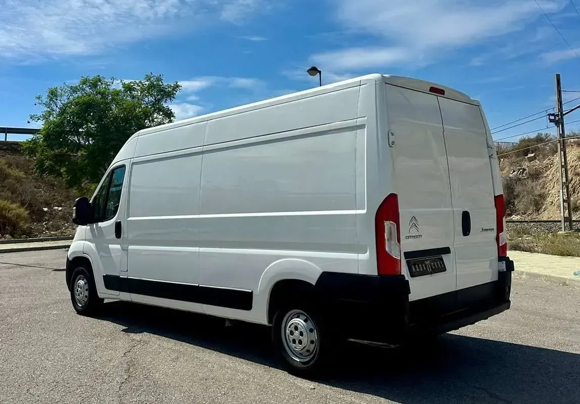 Usado Citroën Jumper 139 CV (102 kW) 2021 Blanco Monovolumen