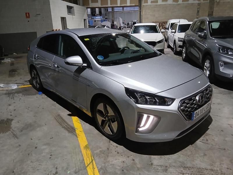 Usado Hyundai Ioniq 141 CV (103 kW) 2020 Gris plata Utilitario