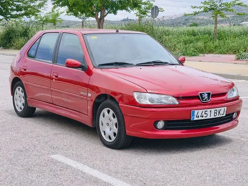 Usado Peugeot 306 71 CV (52 kW) 2001 Granate Berlina