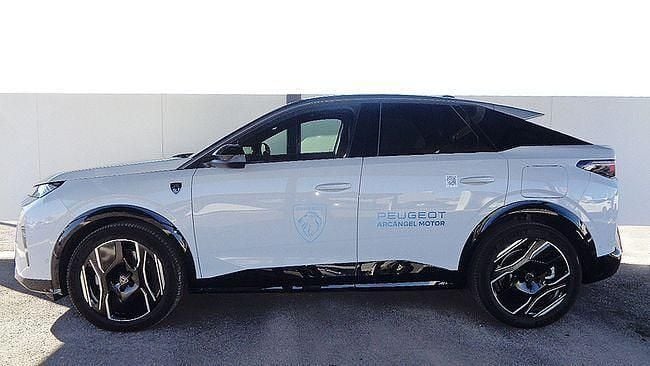 Usado Peugeot e-3008 GT 157 kW (214 CV) 2024 Blanco SUV