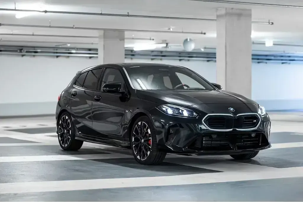 Usado BMW M135 Comfort Edition 300 CV (220 kW) 2025 Utilitario