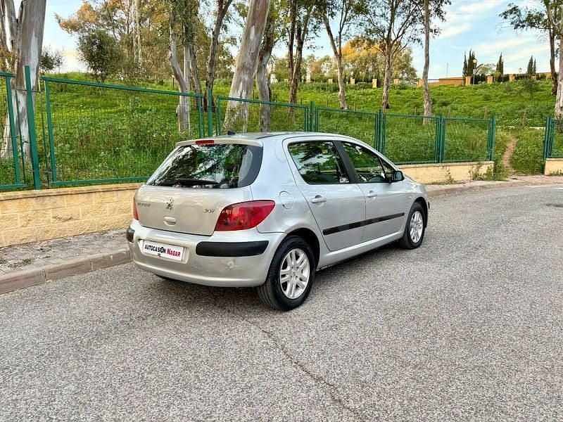 Usado Peugeot 307 110 CV (80 kW) 2004 Gris / plata Berlina