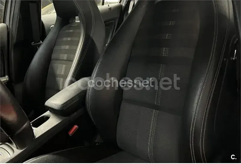 Usado Mercedes A200 Urban 136 CV (100 kW) 2017 Gris / plata Utilitario