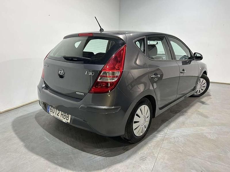 Usado Hyundai i30 Classic 90 CV (66 kW) 2010 Gris Utilitario
