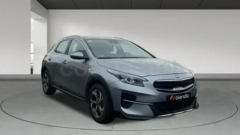 Usado Kia XCeed 120 CV (88 kW) 2020 Gris SUV