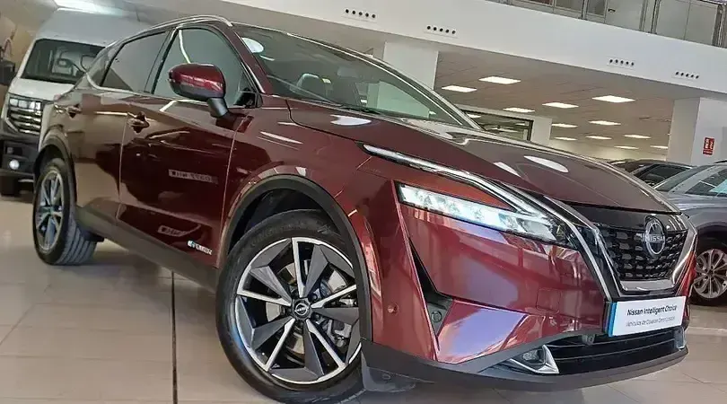 Usado Nissan Qashqai Tekna 190 CV (139 kW) 2023 Burgundy (metalizada) SUV