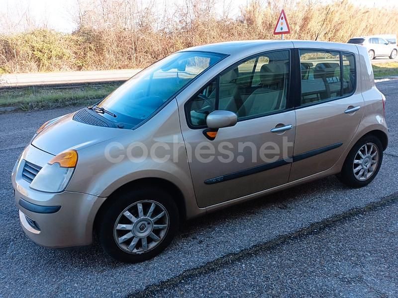 Usado Renault Modus Dynamique 98 CV (72 kW) 2005 Beige Monovolumen