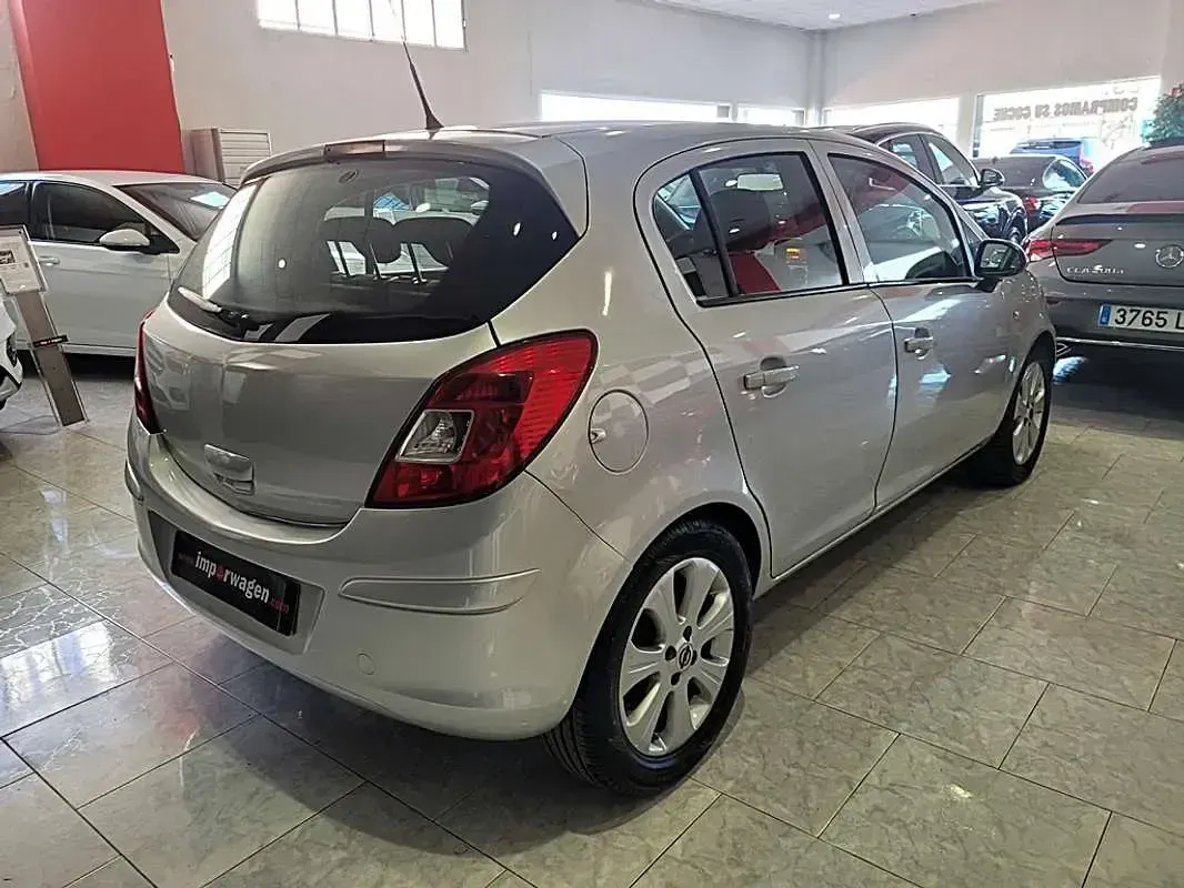 Usado Opel Corsa Enjoy 90 CV (66 kW) 2008 Gris Utilitario