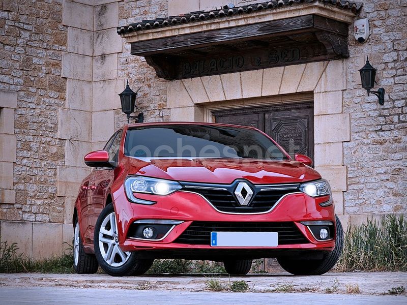 Rojo Usado 2016 Renault Mégane III Intens Berlina | 8499 € (Precio justo) - Imagen 1/4
