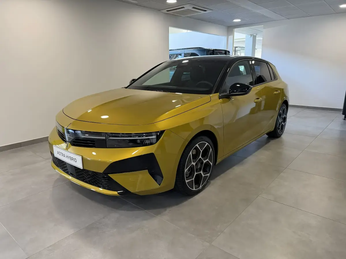 Nuevo Opel Astra Ultimate 146 CV (107 kW) 2026 Amarillo Berlina