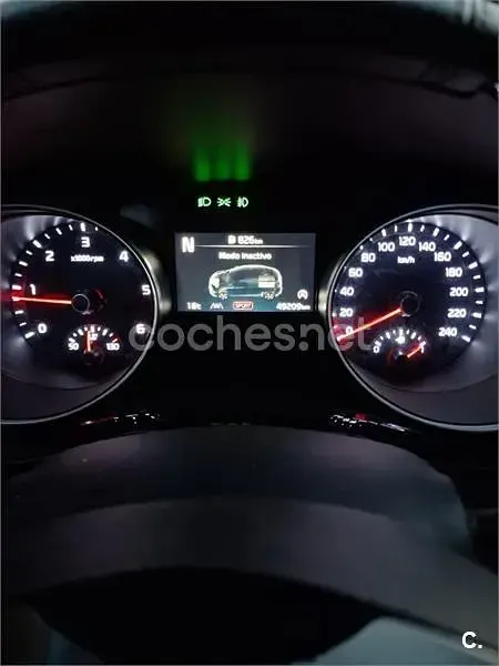 Usado Kia Ceed 136 CV (100 kW) 2024 Gris / plata Utilitario