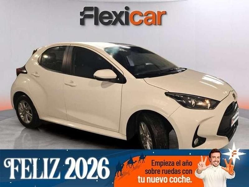 Blanco Usado 2022 Toyota Yaris Edition Utilitario | 14.790 € (Precio justo) - Imagen 1/4