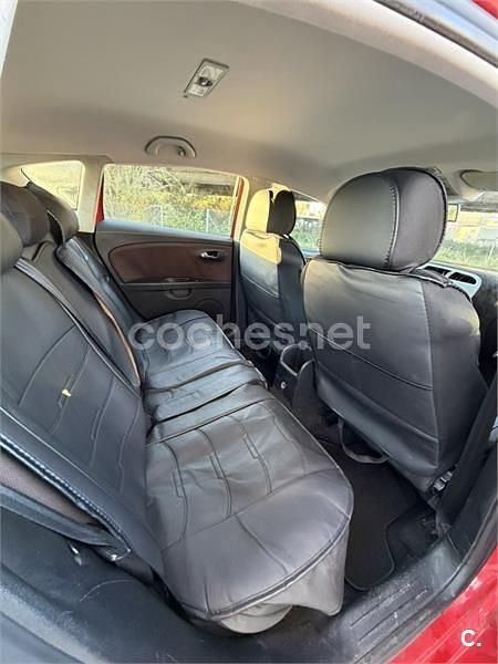 Usado Seat Leon Reference 140 CV (102 kW) 2005 Rojo Utilitario
