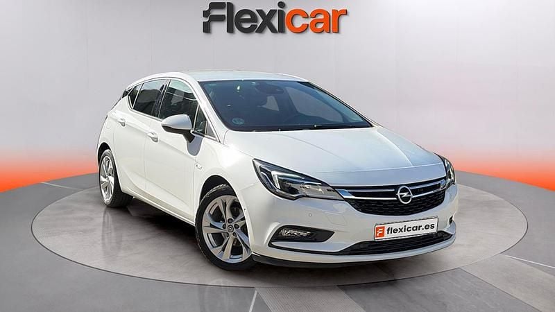 Usado Opel Astra Selective 140 CV (102 kW) 2019 Blanco Utilitario